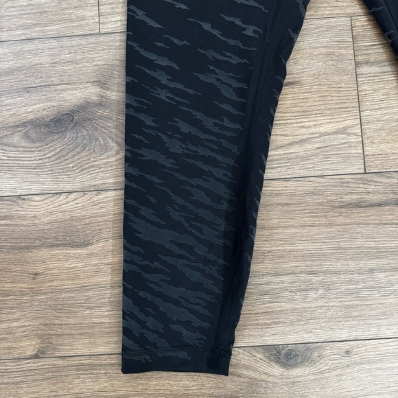 Lululemon Lunar New Year Limited Edition Wunder Under High-Rise 25” Tight - Picture 6 of 9